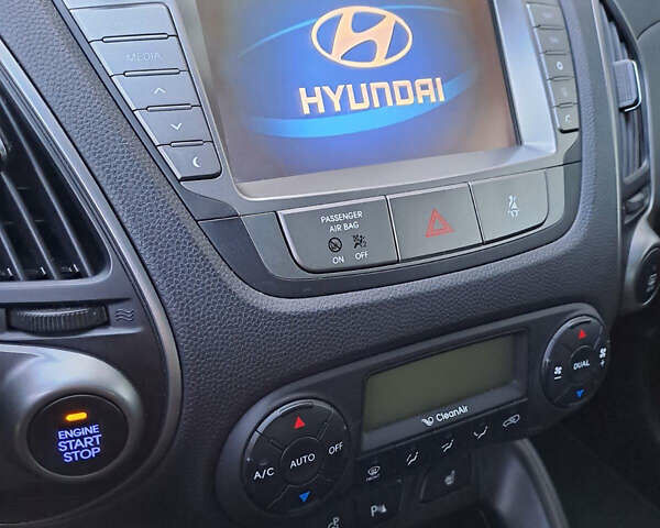 Черный Хендай их35, объемом двигателя 2 л и пробегом 173 тыс. км за 16500 $, фото 17 на Automoto.ua