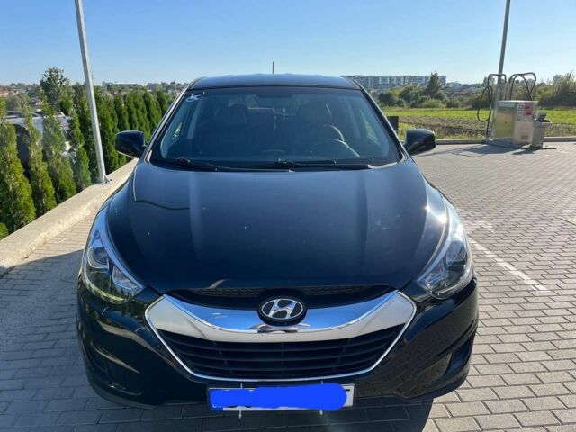 Черный Хендай их35, объемом двигателя 2 л и пробегом 140 тыс. км за 12700 $, фото 2 на Automoto.ua