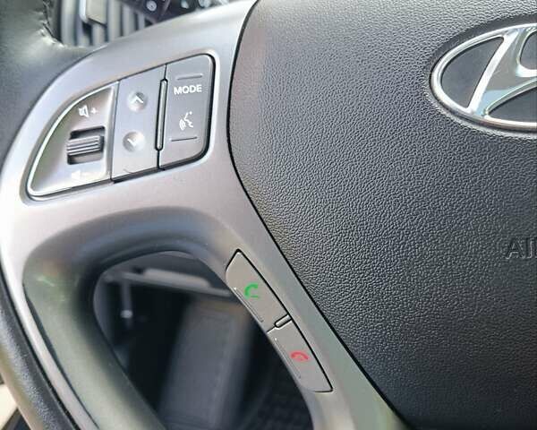 Черный Хендай их35, объемом двигателя 2 л и пробегом 207 тыс. км за 15750 $, фото 93 на Automoto.ua