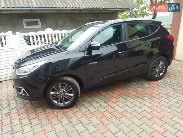 Черный Хендай их35, объемом двигателя 1.7 л и пробегом 252 тыс. км за 14900 $, фото 29 на Automoto.ua