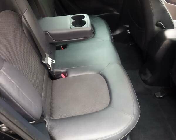 Черный Хендай их35, объемом двигателя 1.7 л и пробегом 252 тыс. км за 14900 $, фото 39 на Automoto.ua