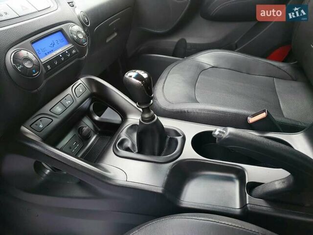 Черный Хендай их35, объемом двигателя 2 л и пробегом 152 тыс. км за 14950 $, фото 44 на Automoto.ua