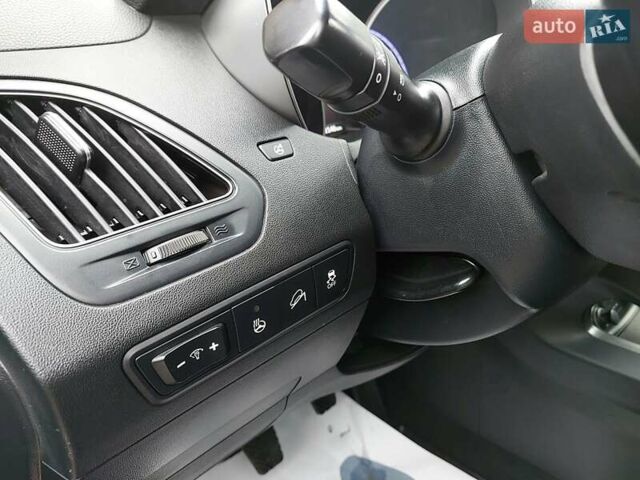 Черный Хендай их35, объемом двигателя 2 л и пробегом 152 тыс. км за 14950 $, фото 48 на Automoto.ua