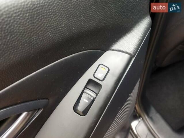 Черный Хендай их35, объемом двигателя 1.7 л и пробегом 252 тыс. км за 14900 $, фото 9 на Automoto.ua