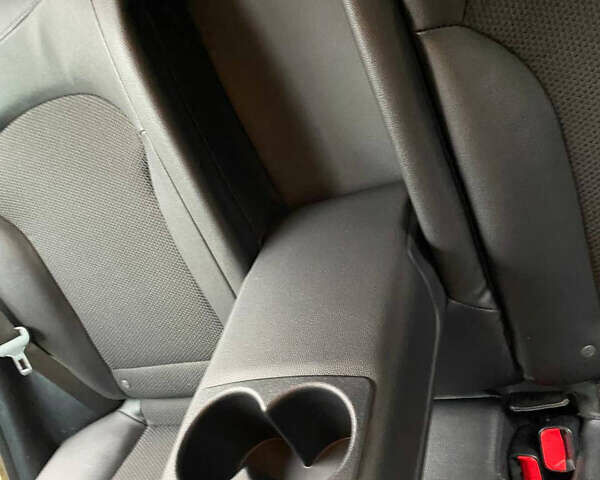 Чорний Хендай іх35, об'ємом двигуна 2 л та пробігом 160 тис. км за 15599 $, фото 70 на Automoto.ua