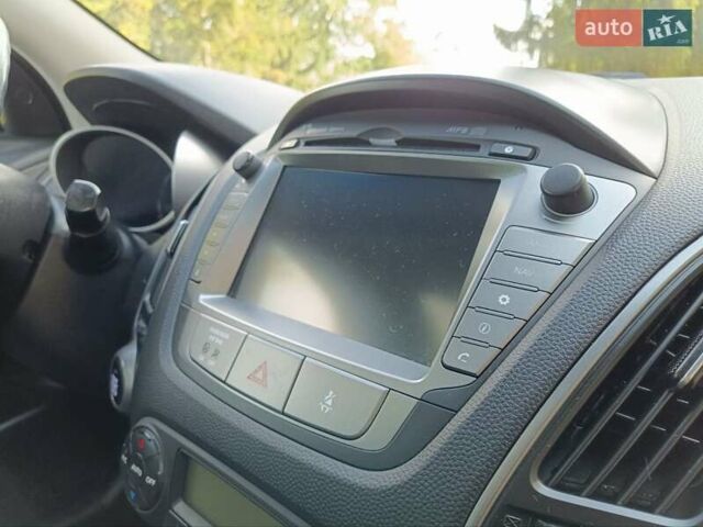 Черный Хендай их35, объемом двигателя 2 л и пробегом 207 тыс. км за 15750 $, фото 77 на Automoto.ua