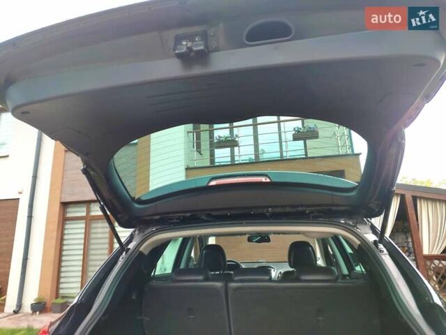 Черный Хендай их35, объемом двигателя 2 л и пробегом 152 тыс. км за 14950 $, фото 53 на Automoto.ua