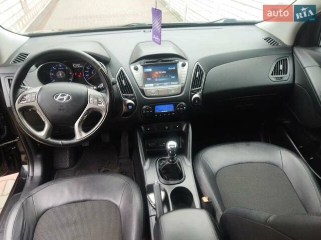 Черный Хендай их35, объемом двигателя 1.7 л и пробегом 252 тыс. км за 14900 $, фото 11 на Automoto.ua