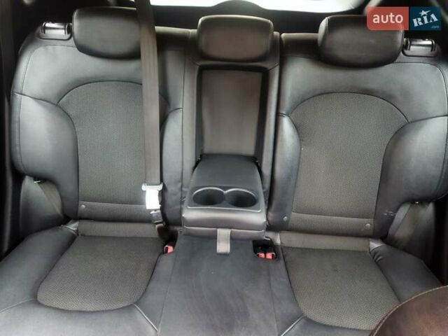 Черный Хендай их35, объемом двигателя 1.7 л и пробегом 252 тыс. км за 14900 $, фото 8 на Automoto.ua