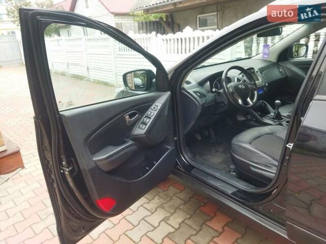 Черный Хендай их35, объемом двигателя 1.7 л и пробегом 252 тыс. км за 14900 $, фото 36 на Automoto.ua