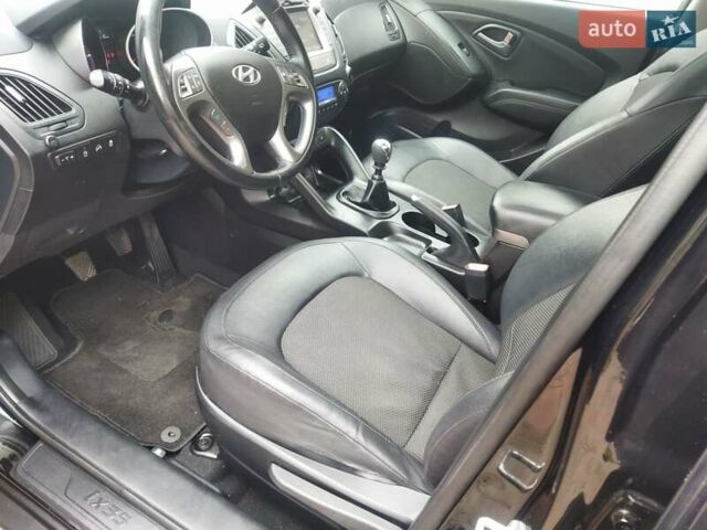 Черный Хендай их35, объемом двигателя 1.7 л и пробегом 252 тыс. км за 14900 $, фото 33 на Automoto.ua