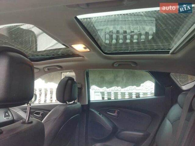 Черный Хендай их35, объемом двигателя 1.7 л и пробегом 252 тыс. км за 14900 $, фото 14 на Automoto.ua