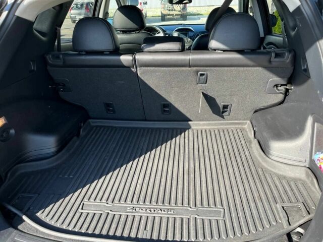 Черный Хендай их35, объемом двигателя 2 л и пробегом 140 тыс. км за 12700 $, фото 10 на Automoto.ua