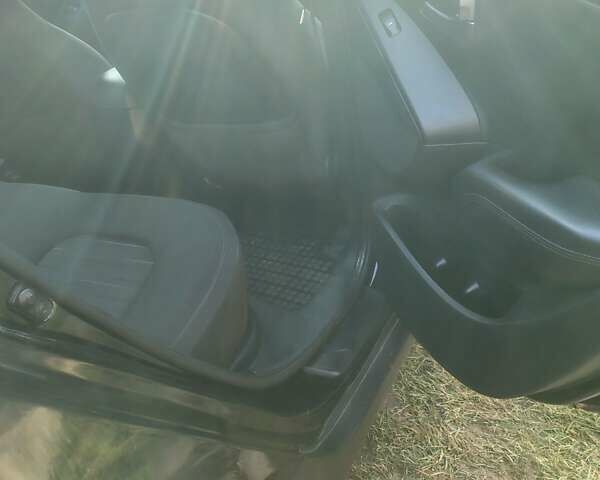 Черный Хендай их35, объемом двигателя 1.7 л и пробегом 165 тыс. км за 15250 $, фото 16 на Automoto.ua