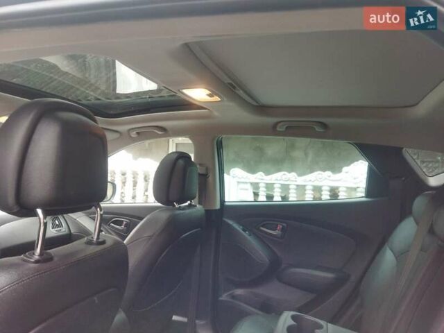 Черный Хендай их35, объемом двигателя 1.7 л и пробегом 252 тыс. км за 14900 $, фото 10 на Automoto.ua