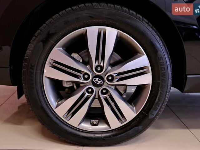 Черный Хендай их35, объемом двигателя 2 л и пробегом 182 тыс. км за 15500 $, фото 45 на Automoto.ua