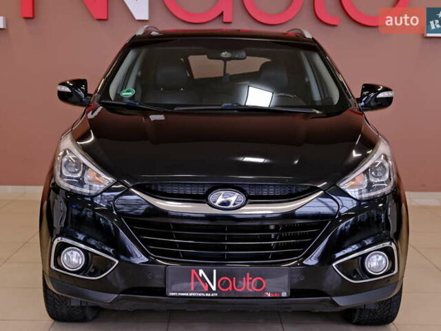 Черный Хендай их35, объемом двигателя 2 л и пробегом 182 тыс. км за 15500 $, фото 1 на Automoto.ua