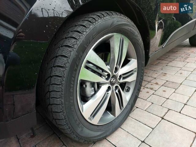 Черный Хендай их35, объемом двигателя 2 л и пробегом 152 тыс. км за 14950 $, фото 22 на Automoto.ua