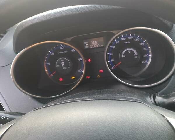 Черный Хендай их35, объемом двигателя 1.7 л и пробегом 165 тыс. км за 15250 $, фото 9 на Automoto.ua