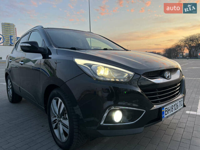 Черный Хендай их35, объемом двигателя 2 л и пробегом 179 тыс. км за 16500 $, фото 3 на Automoto.ua