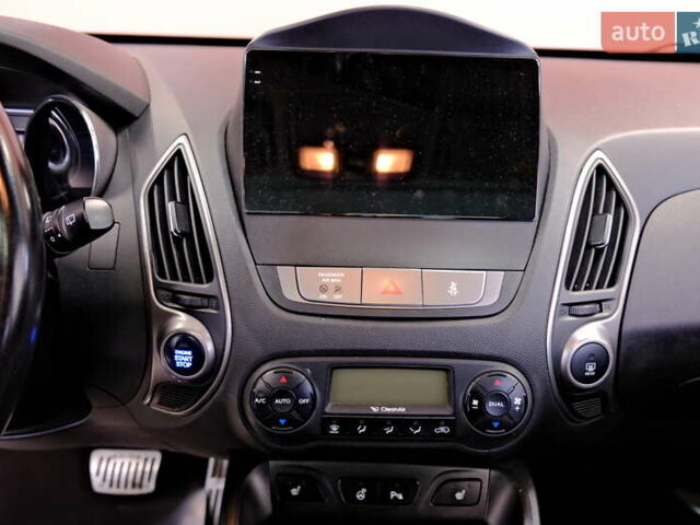 Черный Хендай их35, объемом двигателя 2 л и пробегом 182 тыс. км за 15500 $, фото 21 на Automoto.ua