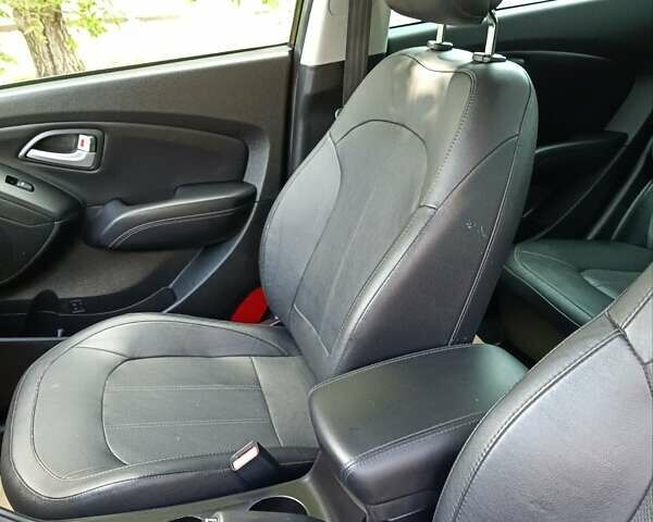 Черный Хендай их35, объемом двигателя 2 л и пробегом 207 тыс. км за 15750 $, фото 65 на Automoto.ua