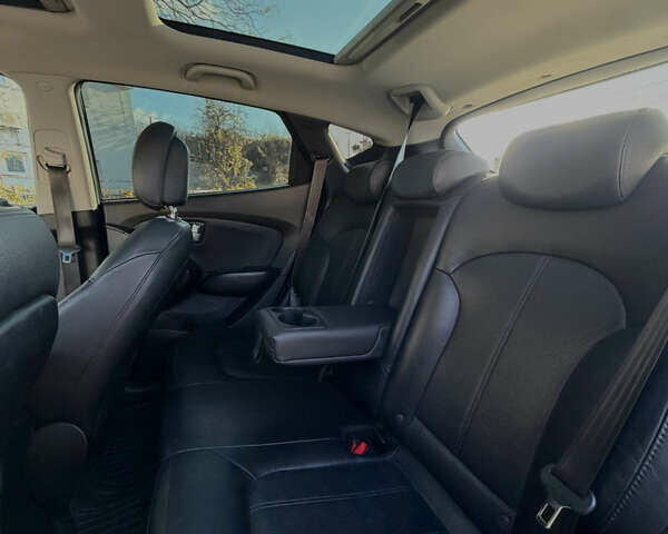 Черный Хендай их35, объемом двигателя 2 л и пробегом 179 тыс. км за 16500 $, фото 8 на Automoto.ua