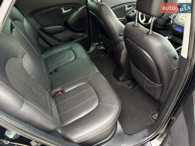 Чорний Хендай іх35, об'ємом двигуна 2 л та пробігом 240 тис. км за 15800 $, фото 25 на Automoto.ua