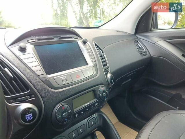 Черный Хендай их35, объемом двигателя 2 л и пробегом 207 тыс. км за 15750 $, фото 53 на Automoto.ua