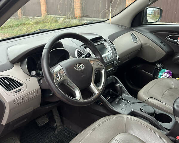 Коричневый Хендай их35, объемом двигателя 2 л и пробегом 180 тыс. км за 12300 $, фото 6 на Automoto.ua