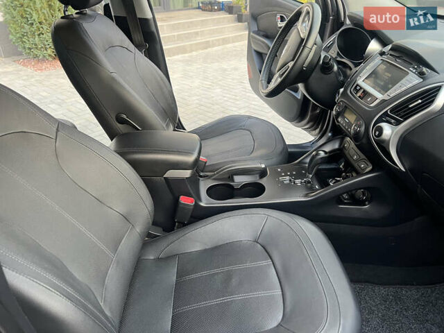 Коричневый Хендай их35, объемом двигателя 2 л и пробегом 136 тыс. км за 13999 $, фото 31 на Automoto.ua