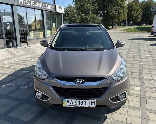 Коричневий Хендай іх35, об'ємом двигуна 2 л та пробігом 164 тис. км за 12500 $, фото 3 на Automoto.ua