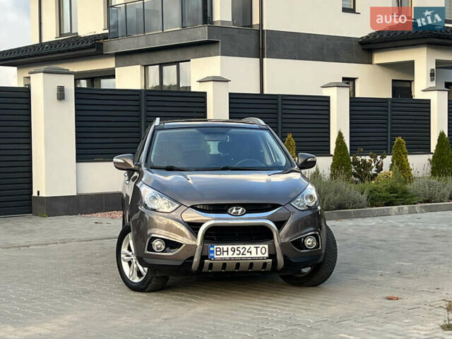 Коричневый Хендай их35, объемом двигателя 2 л и пробегом 136 тыс. км за 13999 $, фото 9 на Automoto.ua