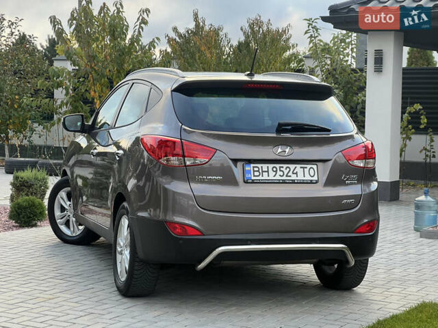 Коричневый Хендай их35, объемом двигателя 2 л и пробегом 136 тыс. км за 13999 $, фото 23 на Automoto.ua