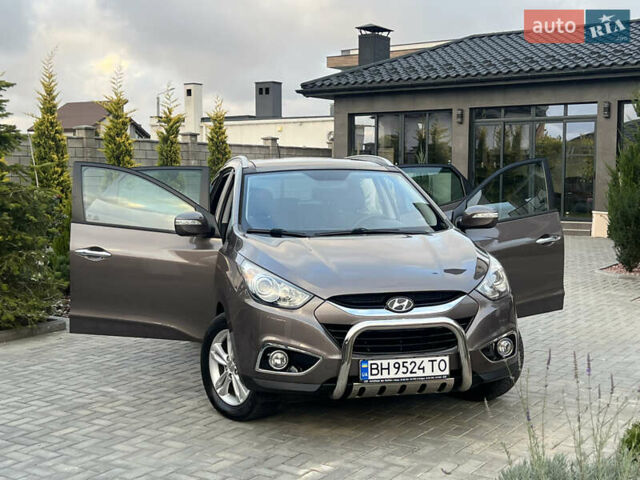 Коричневый Хендай их35, объемом двигателя 2 л и пробегом 136 тыс. км за 13999 $, фото 38 на Automoto.ua