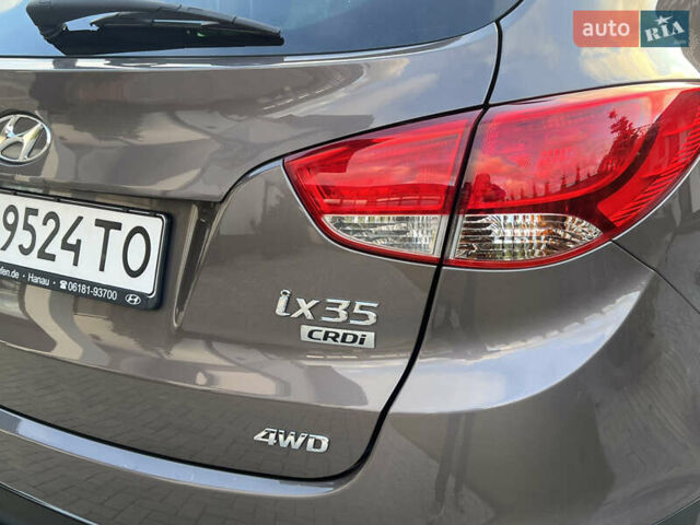 Коричневый Хендай их35, объемом двигателя 2 л и пробегом 136 тыс. км за 13999 $, фото 17 на Automoto.ua