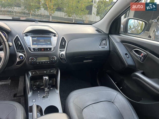 Коричневый Хендай их35, объемом двигателя 2 л и пробегом 136 тыс. км за 13999 $, фото 28 на Automoto.ua