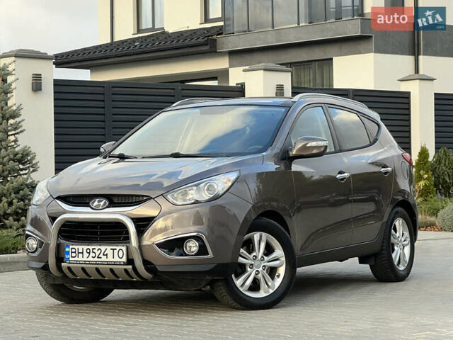 Коричневый Хендай их35, объемом двигателя 2 л и пробегом 136 тыс. км за 13999 $, фото 2 на Automoto.ua