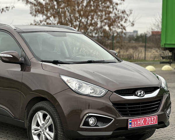 Коричневый Хендай их35, объемом двигателя 2 л и пробегом 209 тыс. км за 12200 $, фото 5 на Automoto.ua