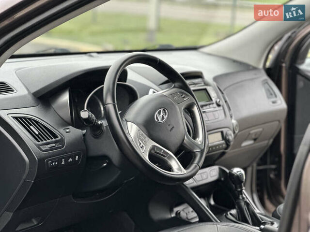 Коричневый Хендай их35, объемом двигателя 2 л и пробегом 209 тыс. км за 12200 $, фото 20 на Automoto.ua