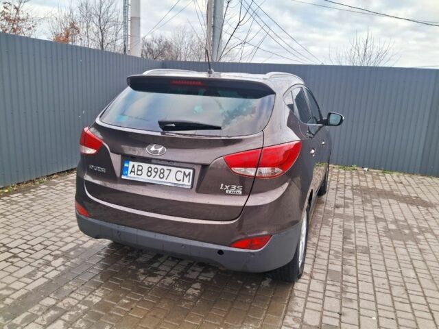 Коричневый Хендай их35, объемом двигателя 1.7 л и пробегом 309 тыс. км за 11500 $, фото 2 на Automoto.ua