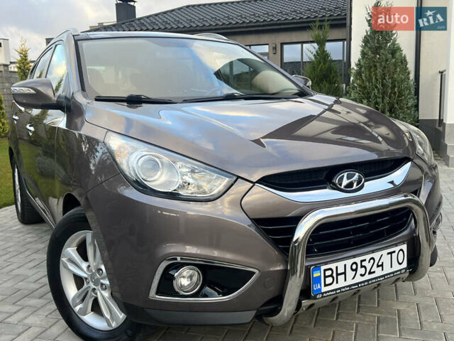 Коричневый Хендай их35, объемом двигателя 2 л и пробегом 136 тыс. км за 13999 $, фото 22 на Automoto.ua