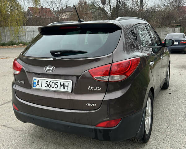 Коричневый Хендай их35, объемом двигателя 2 л и пробегом 180 тыс. км за 12300 $, фото 3 на Automoto.ua