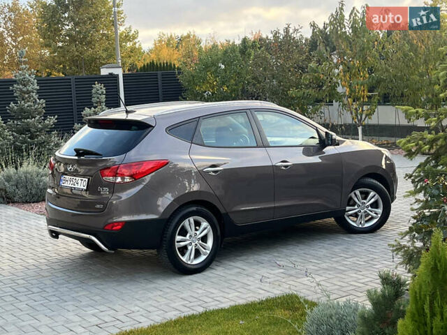 Коричневый Хендай их35, объемом двигателя 2 л и пробегом 136 тыс. км за 13999 $, фото 15 на Automoto.ua