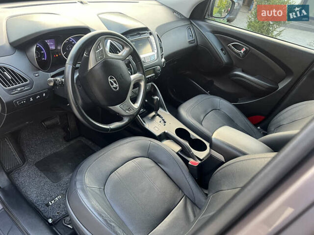 Коричневый Хендай их35, объемом двигателя 2 л и пробегом 136 тыс. км за 13999 $, фото 24 на Automoto.ua