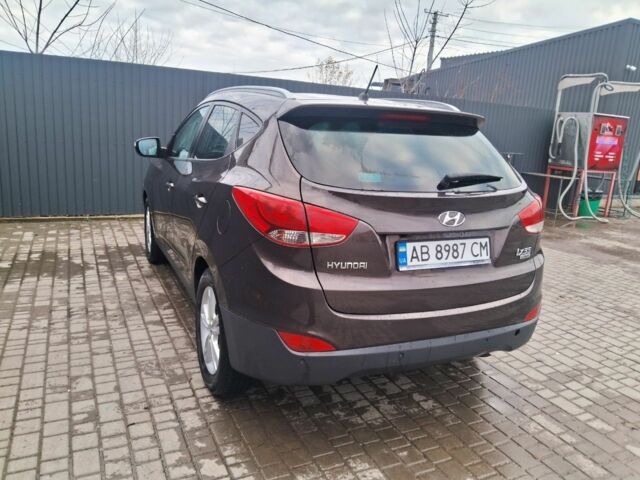 Коричневый Хендай их35, объемом двигателя 1.7 л и пробегом 309 тыс. км за 11500 $, фото 9 на Automoto.ua