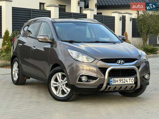 Коричневый Хендай их35, объемом двигателя 2 л и пробегом 136 тыс. км за 13999 $, фото 8 на Automoto.ua