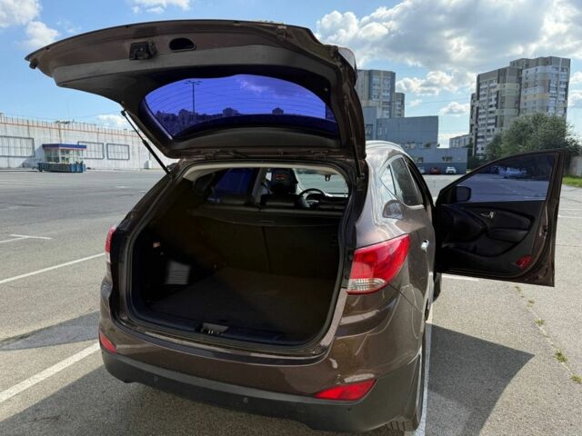 Хендай их35 2011 в Киеве на Automoto.ua Коричневый Хендай их35, объемом двигателя 2 л и пробегом 342 тыс. км за 11000 $, фото 5 на Automoto.ua