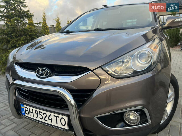 Коричневый Хендай их35, объемом двигателя 2 л и пробегом 136 тыс. км за 13999 $, фото 18 на Automoto.ua