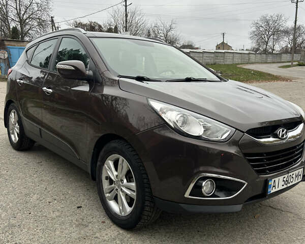 Коричневый Хендай их35, объемом двигателя 2 л и пробегом 180 тыс. км за 12300 $, фото 1 на Automoto.ua